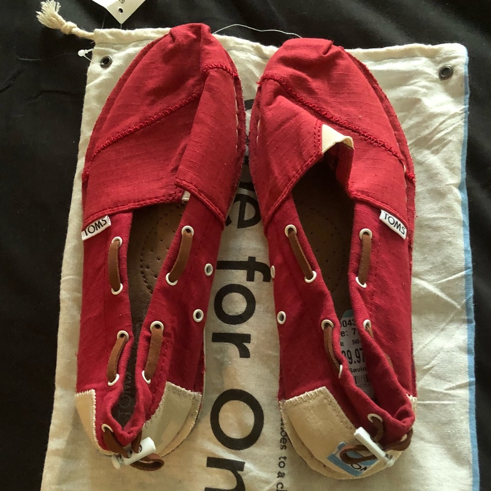 Toms. Size 7.5. Good Condition